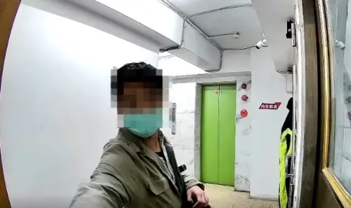 ▲女網友住家監視器拍下Uber司機上門按電鈴，按完又跑到監視器死角的畫面。（圖／翻攝我是大安人 Ⓞ 台北市大安區 Ⓞ 臉書）