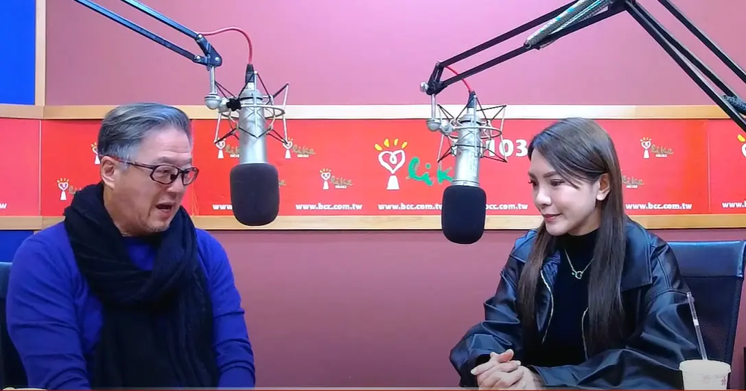 ▲小優（右）昨日在王偉忠（左）的節目中落淚，宋羽葤、玥熹見狀後，留言請求王偉忠給機會，讓他們3個當面對質。（圖／中廣流行網YouTube）