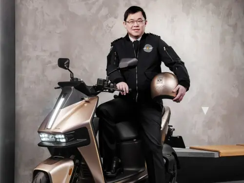 ▲星宇航空董事長張國煒參與設計，Gogoro x STARLUX聯名車款震登場，售價13萬6980元，全台首批限量200台。（圖／星宇航空提供）