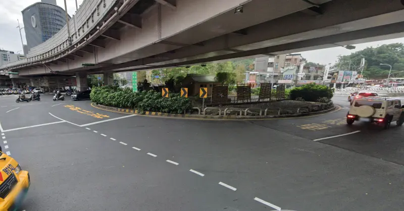 ▲位於台北市基隆路、羅斯福路上的「公館圓環」，從2018年已連續7年稱霸台北市肇事熱點第一名。（圖／GoogleMaps）
