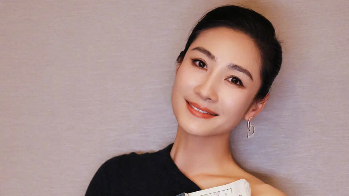 ▲以《後宮甄嬛傳》安陵容一角爆紅的陶昕然（如圖），今天宣布和結婚10年的何建澤離婚，她發文表示，兩人離異沒有狗血劇情。（圖／翻攝自微博 陶昕然）