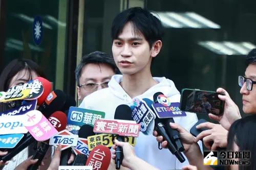 Andy被家寧媽提告後首露面！曝「還沒看到帳冊」　6粉絲到場應援
