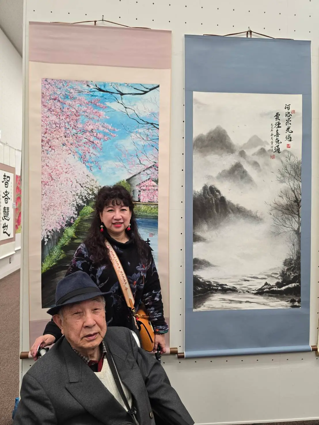 ▲第26屆國際書畫交流會展東京登場，黃琯予率團參展獲福田稔理事長（前）肯定。（圖／黃琯予提供）