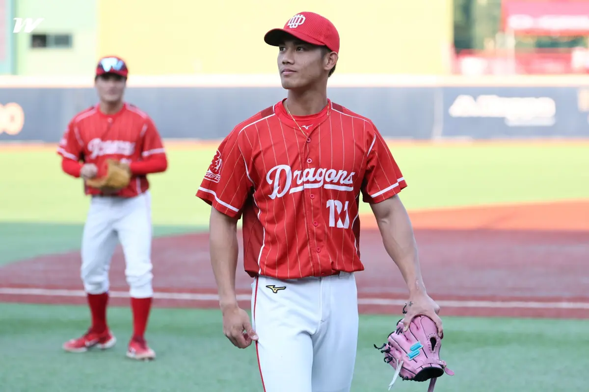 ▲味全龍19歲新秀曾聖安昨完成一軍初登場，以19歲又6天年紀，改寫味全龍「最年輕」一軍出賽紀錄，若想持續長留一軍，守備能力是關鍵。（圖／味全龍提供）