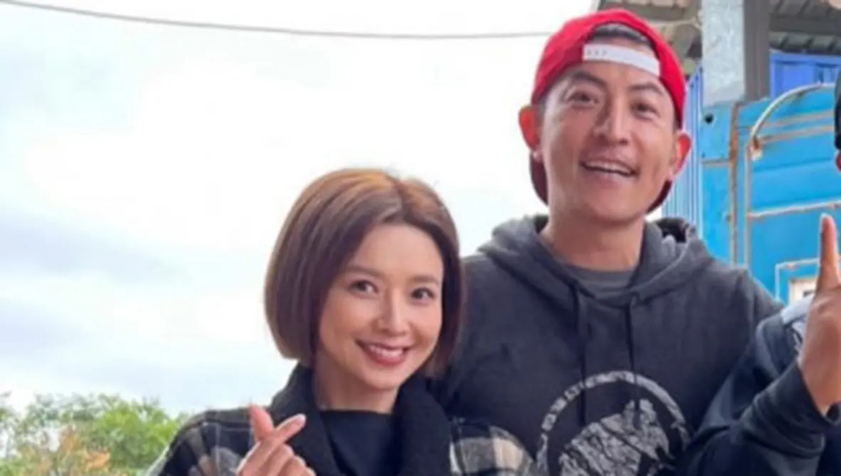 ▲藝人趙駿亞（右）昨（25）日遭爆施暴女友吳婉君（左），過往戀情也遭翻出討論。女神李燕曾與趙駿亞因戲結緣，戀情備受矚目，卻因「個性不合」分手，成為她不願再提的過去。趙駿亞風波爆發後，李燕也在社群放閃老公，彷彿是對過去的無聲回應。（圖／翻攝臉書）