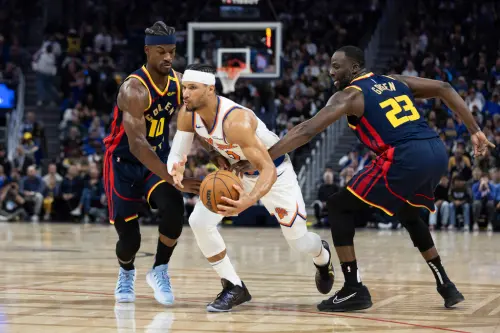 自從Jimmy Butler於2月6日被交易至金州勇士後,他與Draymond Green迅速建立起深厚的連結,這對防守悍將的搭檔成為勇士隊近期崛起的關鍵。 ▲自從Jimmy Butler於2月6日被交易至金州勇士後,他與Draymond Green迅速建立起深厚的連結,這對防守悍將的搭檔成為勇士隊近期崛起的關鍵。(圖/美聯社/達志影像)