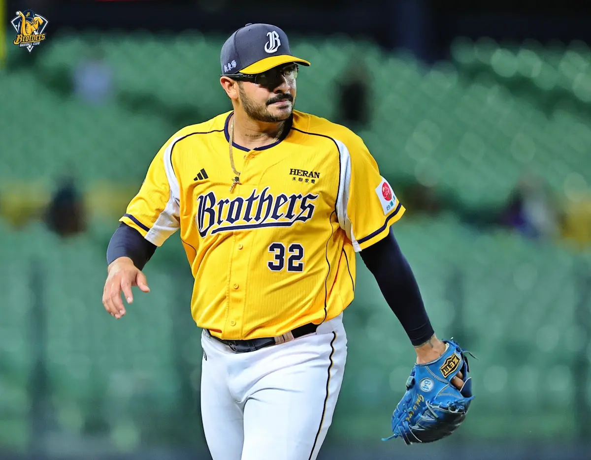▲排名第2的中信兄弟上半季最後2戰對台鋼雄鷹苦吞2連敗，也統失奪冠機會，下半季首戰客場再戰「心魔」，首戰就推派王牌洋投「獵鷹手」羅戈先發。（圖／中信兄弟提供）
