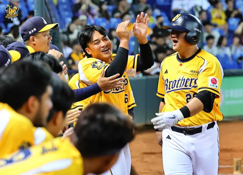 ▲中華職棒大聯盟（CPBL）2025賽季開幕賽將於明（29）日在台北大巨蛋開打，經典獅象大戰第10次在開幕日上演。回顧過往兩隊於開幕戰交手紀錄，中信兄弟8戰拿下6勝，勝率極高。（圖／中信兄弟提供）