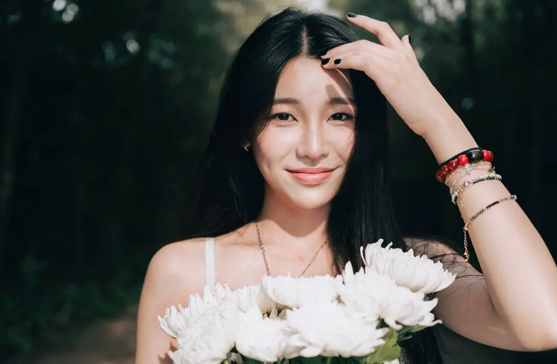 ▲采子（如圖）交往影城小開男友周罕，男方身家過億、家世雄厚，傳出已經想與采子結婚，不惜砸百萬元幫她出歌。（圖／采子IG）