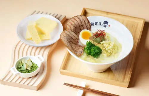 ▲台灣品牌的連鎖拉麵「麵匡匡拉麵食堂」推出新口味「濃濃香 牛奶起司拉麵」。（圖／麵匡匡提供）