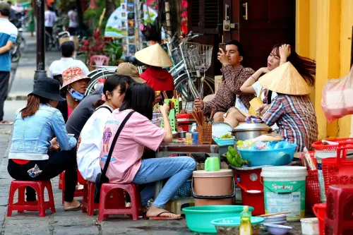 ▲遊客可以在河內的路邊小攤享用一碗地道的河粉或法式麵包三明治。（圖／取自Pixabay）