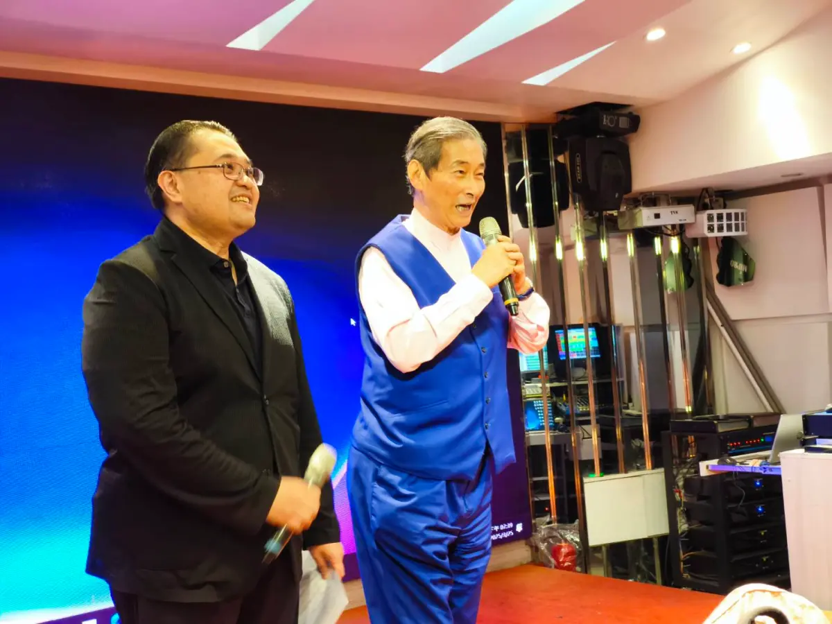 ▲統促黨總裁張安樂昨被爆想帶竹聯幫到立院康園餐廳餐敘，警政署介入後餐廳緊急宣布晚上停業。（圖／讀者提供）