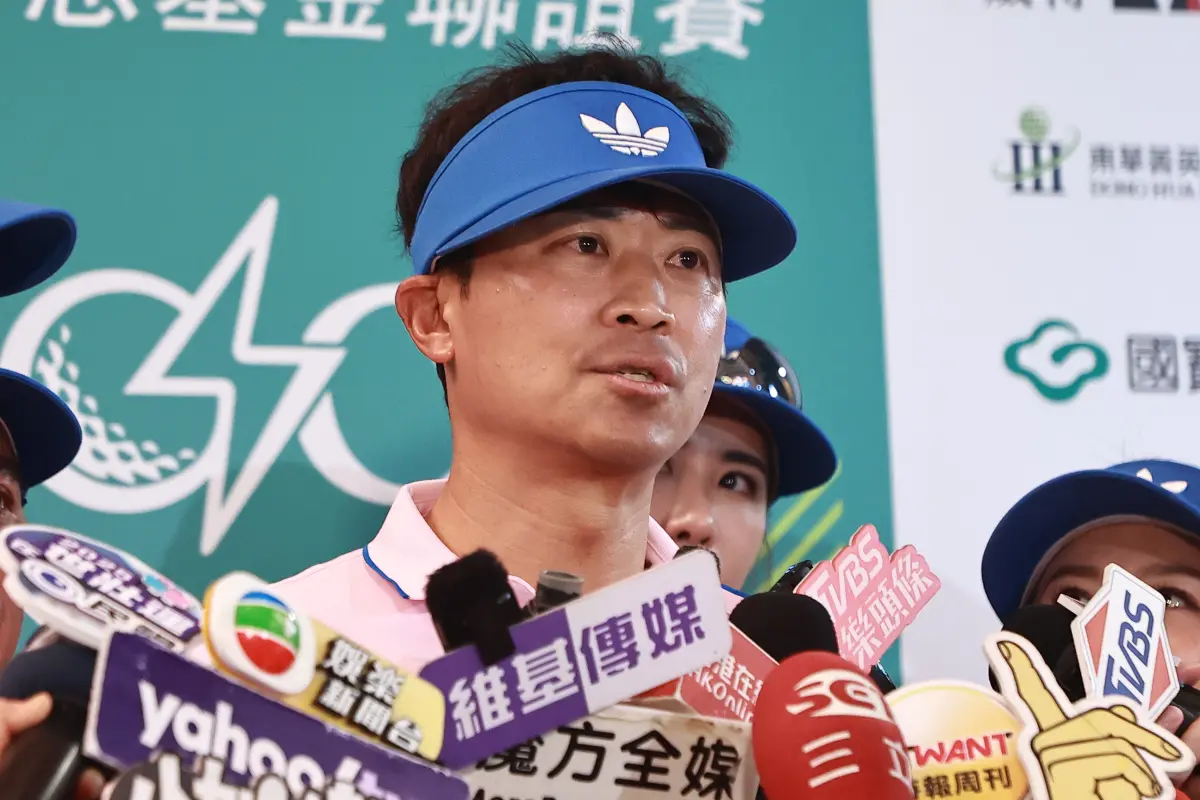 ▲侯昌明（如圖）稱近日陷入許多爭議的曾國城，一直是大家的好朋友，也非常熱心公益。其他出席今日高爾夫球賽的藝人大都被下了封口令，不希望模糊焦點。（圖／記者葉政勳攝）