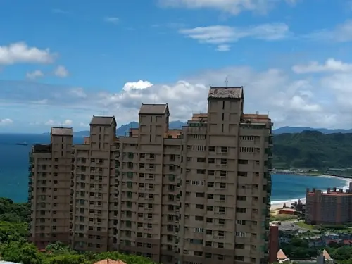 這公司砸5477萬打包「90間海景房」：過半當員工宿舍　老闆背景曝
