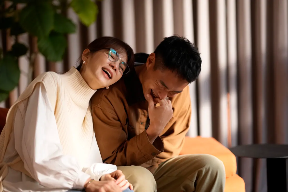 ▲楊祐寧（右）和Ella在《今夜一起為愛鼓掌》中合作，在片場Ella的高能量，讓楊祐寧超害怕。（圖／壹壹影業提供）