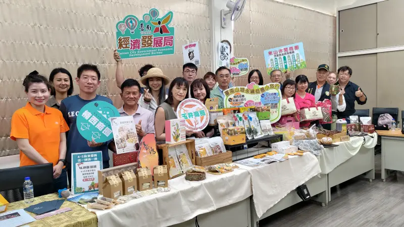 ▲南市府為協助0121震災區經濟振興，市長黃偉哲宣布自3月底起推出商圈小旅行，走訪楠西、玉井、南化、東山等商圈，即日起受理報名。（圖／南市府提供）