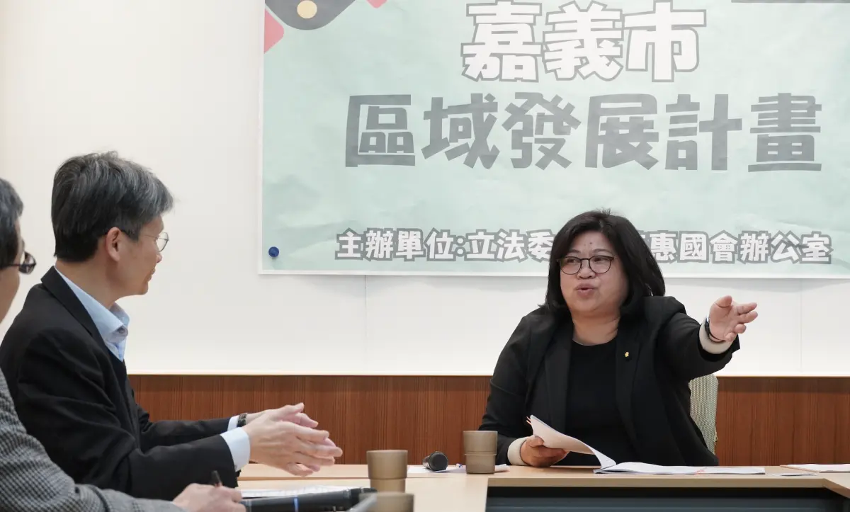 ▲王美惠日前舉行座談會，由國科會副主委蘇振綱親自出席，並證實已將嘉義輕軌納入大南方新矽谷第二期擴建規劃。（圖／王美惠辦公室提供）