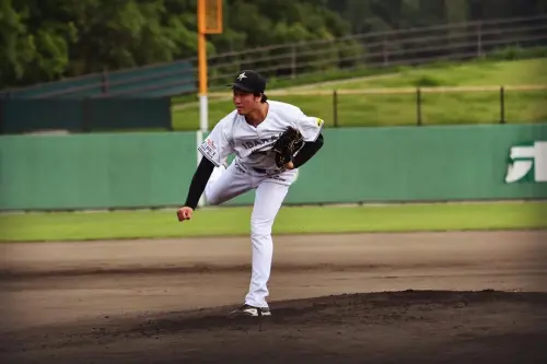 ▲二宮衣沙貴與富邦悍將簽下育成洋將合約。（圖／取自二宮衣沙貴IG）