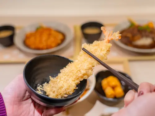 ▲「定食8」加8元爽吃炸蝦一尾。（圖／爭鮮餐飲提供）