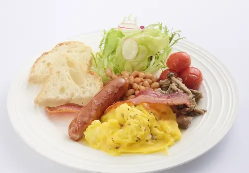 ▲花酒藏也有「Aussie Brunch澳洲式早午餐」，用料澎湃。（圖／花酒藏提供）