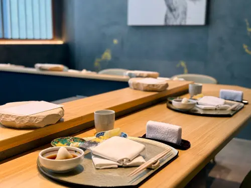 ▲台中低調開幕板前天婦羅專門店「龍富天婦羅」，迅速成為預約困難店。（圖／記者蕭涵云攝）