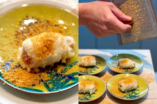 ▲「白腹仔」包覆口湖烏魚子，再刨下烘烤過的烏魚子細碎。（圖／記者蕭涵云攝）