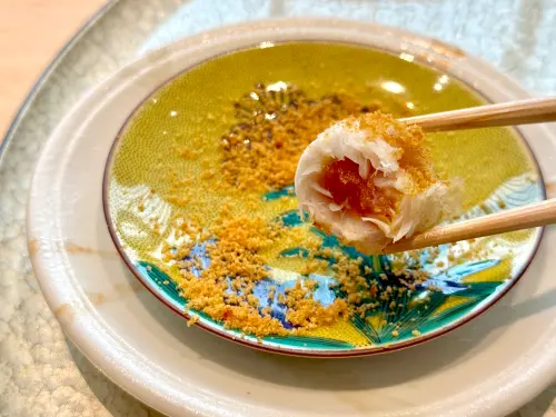 ▲充滿「溏心感」的烏魚子，半熟不凝固的口感，令人驚艷。（圖／記者蕭涵云攝）