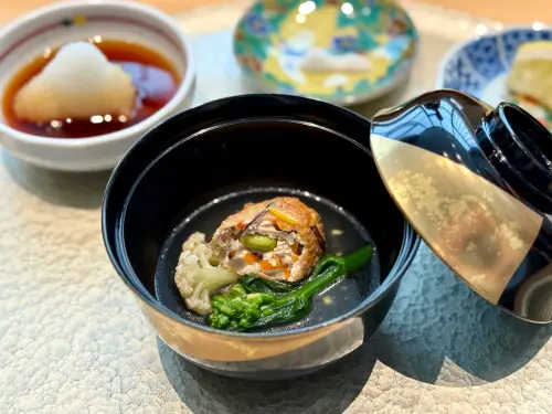 ▲傳統日本精進料理「飛龍頭」。（圖／記者蕭涵云攝）