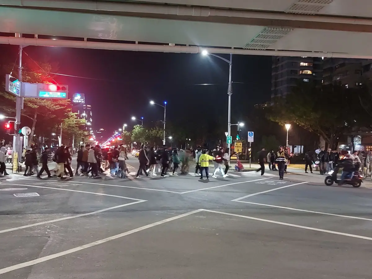 ▲大港開唱活動周邊相關路段交將實施交通管制，管制範圍東至公園二路、西至大勇路、堀江街；南至必信街、北至五福四路。（圖／高市警局交通大隊提供）