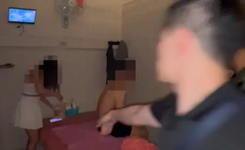 ▲陳男及李男係下班後想要放鬆舒壓,卻被警方逮的正著,經查女服務生係以90分鐘新台幣2100元之代價從事半套性交易。(圖/記者郭凱杰翻攝) ▲陳男及李男係下班後想要放鬆舒壓,卻被警方逮的正著,經查女服務生係以90分鐘新台幣2100元之代價從事半套性交易。(圖/記者郭凱杰翻攝)