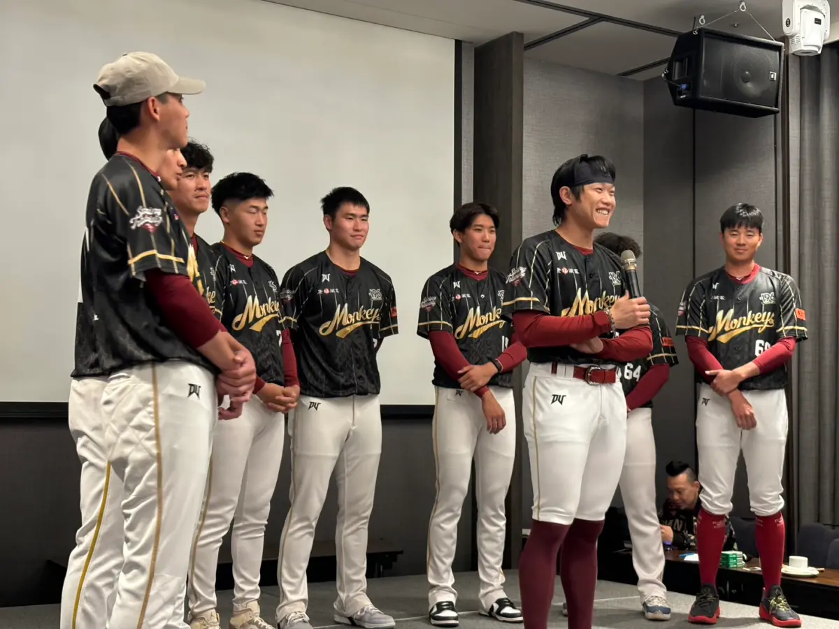 ▲樂天桃猿攜手球迷做公益，募資90萬全數捐贈公益團體。（圖／樂天桃猿提供）