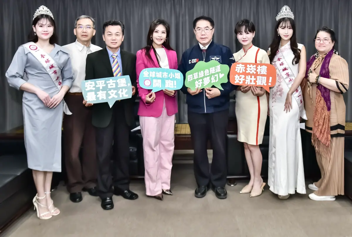 ▲蕭美萍(左四)、張如君(左六)率城市小姐選拔活動工作人員，拜會台南市長黄偉哲。（圖／南市府提供）