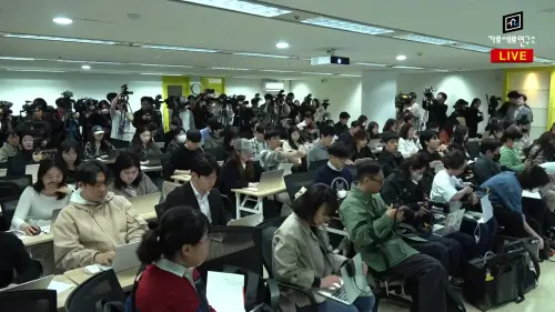 ▲今天南韓娛樂線記者，幾乎都到金賽綸家屬召開的記者會。（圖／가로세로연구소 YouTube）