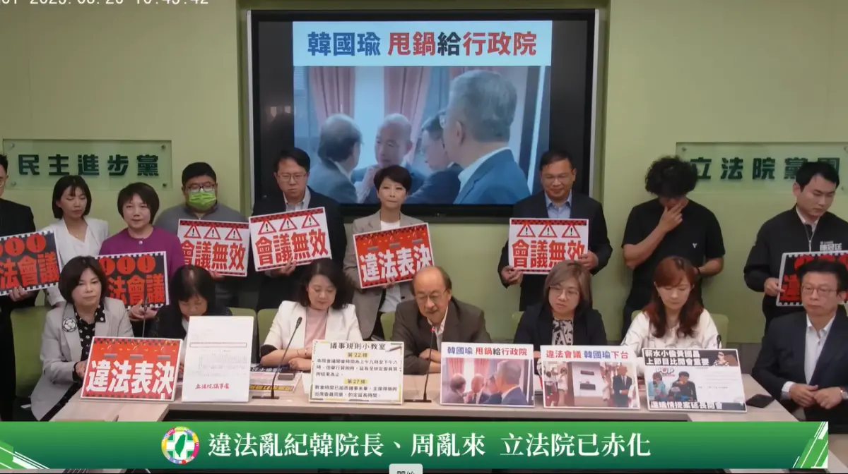 ▲民進黨立院黨團總召柯建銘26日在記者會提到，在野黨接下來要修《工會法》，讓警消可以罷工，「警消罷工台灣就製造動亂，中國就會以《反分裂法》，台灣屬於內政問題，他就占領台灣，這是整個套路。」（圖／翻攝民進黨立院黨團臉書影片）