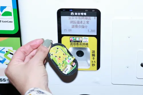 將於4月起陸續發售Pokémon MEZASTAR《寶可夢明耀之星》的周邊商品,包含卡匣收藏盒,相關商品將在各大通路上架(圖/記者吳翊緁攝) ▲將於4月起陸續發售Pokémon MEZASTAR《寶可夢明耀之星》的周邊商品,包含卡匣收藏盒,相關商品將在各大通路上架。(圖/記者吳翊緁攝)