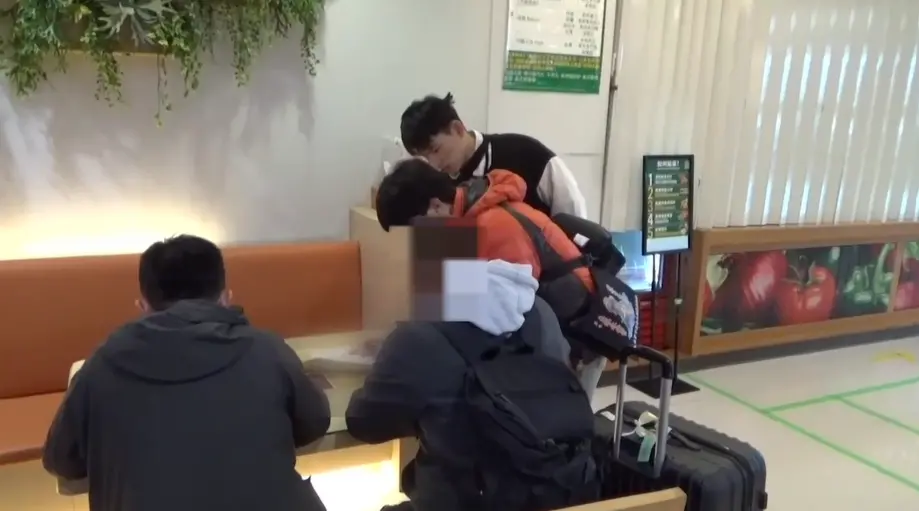 ▲賣周杰倫演唱會黃牛票的吳姓工程師，以「買空賣空」複印票券方式，讓8人上當，賺進38萬，準備和女友出國玩時，在機場被警方逮捕。（圖／刑事局提供）