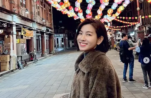 米可白才傳和男友分手！曬緊身上衣火辣照　孫綻狂吃醋：欠拉正？
