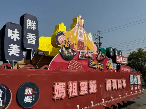 ▲王品大甲媽祖專屬繞境花車送菜啦。（圖／王品集團提供）