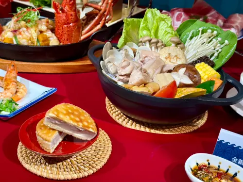▲尬鍋「好芋喜臨BoBEE雙人套餐」除了美味鍋物，還有限定「香酥台味炸芋餅」。（圖／記者蕭涵云攝）