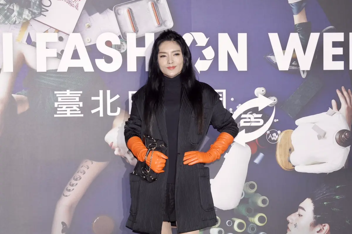 ▲唐綺陽瘦身成功出席台北時裝週開幕，坦言好友曾國城是「老神仙」應該頂得住被炎上的風暴，至於黃子佼的事件，則要大家不用焦慮，語帶玄機表示「該發生的都會發生，不然就不會把它掀開來」。（圖／記者李政龍攝）
