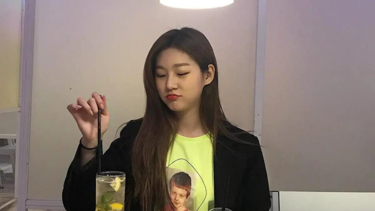 ▲ 《橫豎研究所》於今（27）晚的爆料直播中，曝光了金秀賢曾經傳給金賽綸（如圖）的影片，影片中他和朋友討論著情趣內衣褲的店家，還表示一行人的行為遭到他人側目。（圖／金賽綸IG）