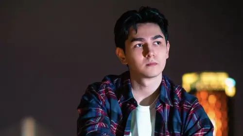 ▲YouTuber錫蘭近期因拒絕幫高中生拍「畢業祝福影片」,還開嗆學生「沒人在乎你的畢業典禮」因此挨轟,而粉絲也指出錫蘭早在2023年就對外宣稱自己最討厭拍這種東西,力挺錫蘭。(圖/IG xilanceylan) ▲YouTuber錫蘭近期因拒絕幫高中生拍「畢業祝福影片」,還開嗆學生「沒人在乎你的畢業典禮」因此挨轟,而粉絲也指出錫蘭早在2023年就對外宣稱自己最討厭拍這種東西,力挺錫蘭。(圖/IG xilanceylan)