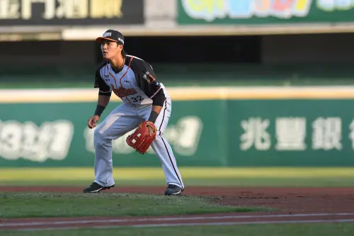 統一獅蘇智傑。(圖/統一獅提供) ▲統一獅蘇智傑本季移防一壘,緩解獅隊一壘荒。(圖/統一獅提供)