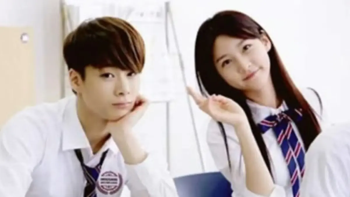 ▲《橫豎研究所》今（27）日公開了金賽綸（右）寫給已故男星ASTRO文彬（左）的手寫信，內容讓人看了超心酸。（圖／가로세로연구소）