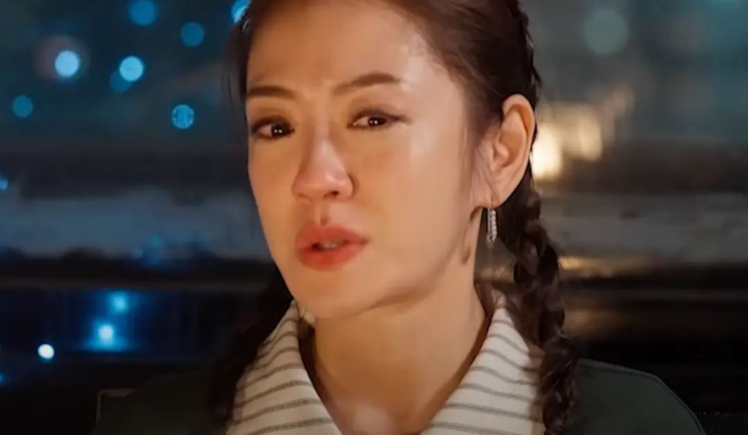 ▲楊千霈（如圖）在節目上曝光自己選擇公開離婚消息的主因，她哽咽淚崩談到與前夫的通話內容，兩人都認為分開是正確選擇。（圖／花甲少年趣旅行YouTube）