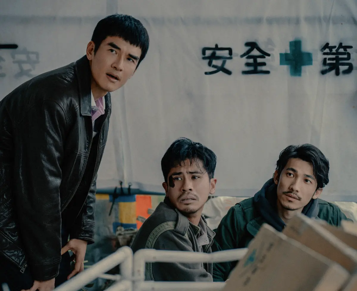 ▲《化外之醫》楊一展（左）入圍本屆金鐘獎戲劇節目男配角獎入圍名單；其他入圍者還有徐灝翔、馬力歐、莊凱勛、黃迪揚。（圖片提供：公視、中華電信、瀚草文創）