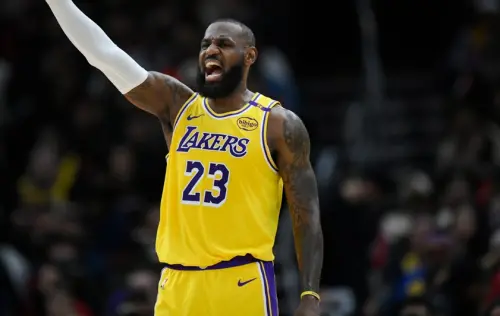 ▲「詹皇」LeBron James上役貢獻加盟湖人後首次絕殺，本戰背靠背出賽，上半場就有10分、5籃板與7助攻全能發揮，半場打完湖人以59：58領先公牛。（圖／美聯社／達志影像）