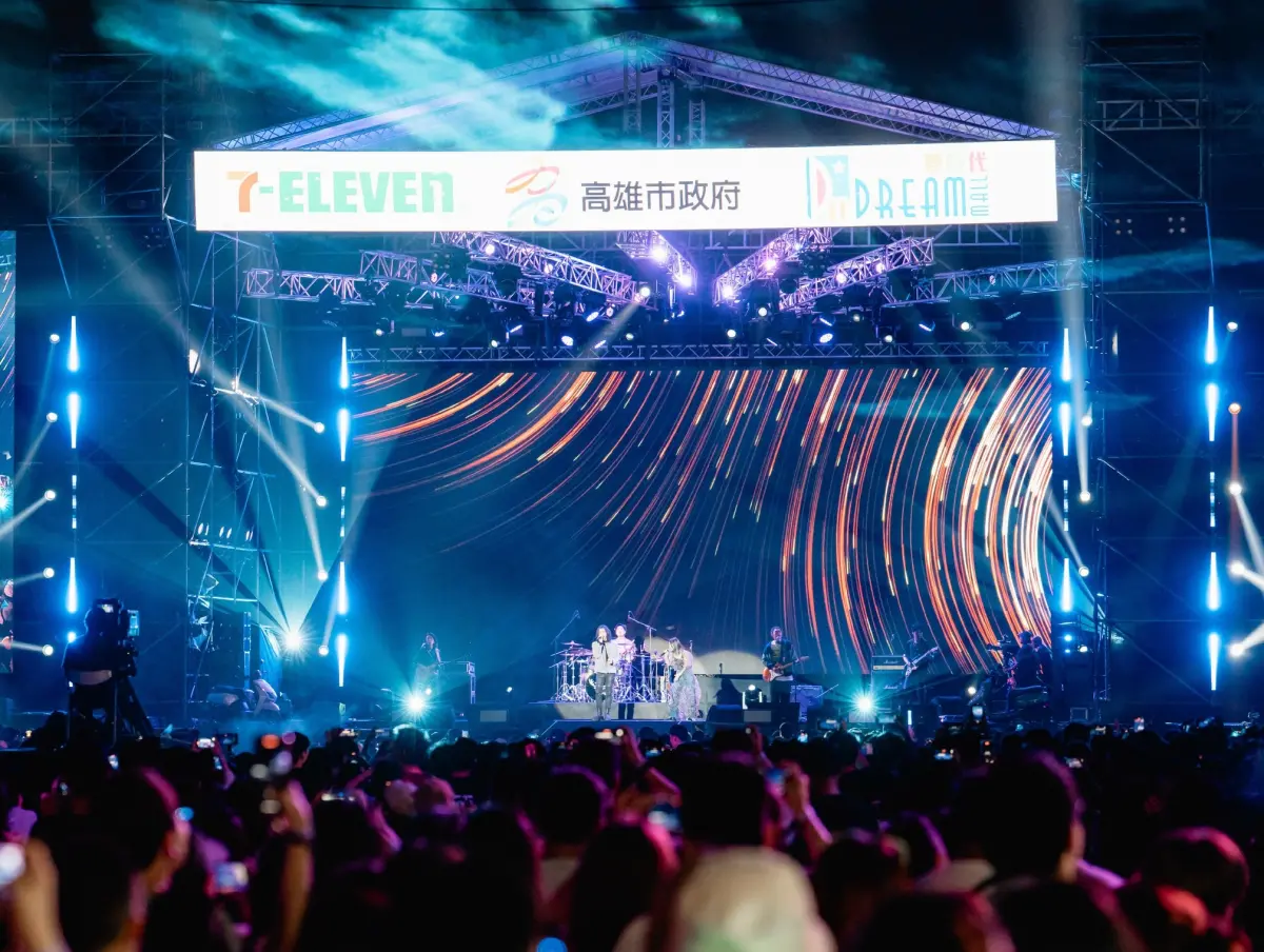 ▲「2025高雄櫻花季」將在今（28）日開唱共計連續舉辦三天，今年將有日本歌手倖田來未、韓國歌手李泳知等大咖巨星，本文整理票價、時間、地點、演唱會卡司與交通資訊等，一文掌握。（圖／翻攝高雄櫻花季臉書）