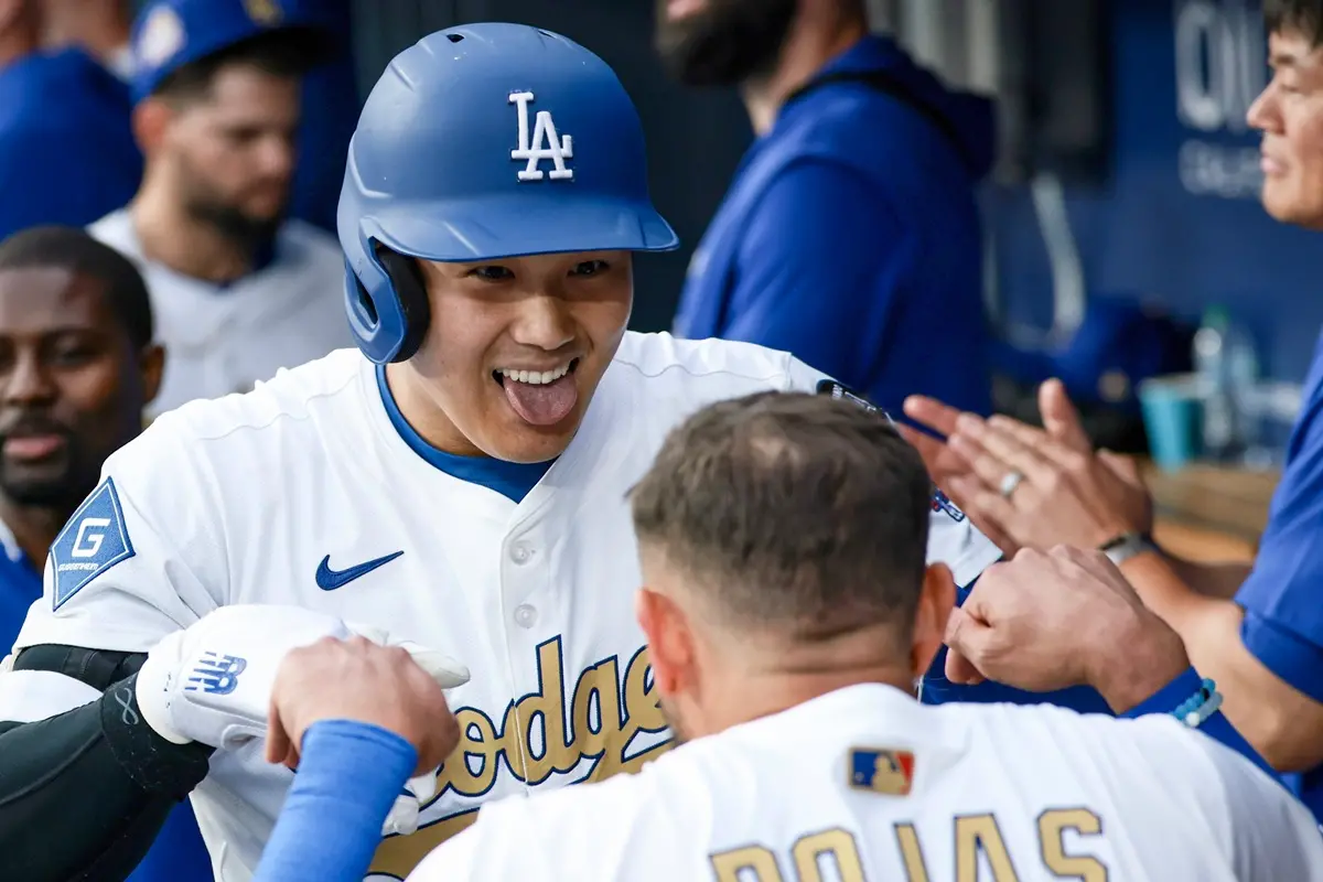 ▲洛杉磯道奇隊以5：4險勝底特律老虎隊，收下開季3連勝。日籍球星大谷翔平今天穿上「黃金聖衣」在第7局的第4個打席敲出本季第2支全壘打，個人連續2場開轟。（圖／美聯社／達志影像）