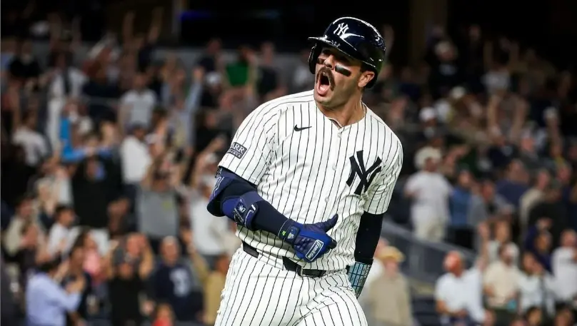 ▲美國職業棒球大聯盟（Major League Baseball）2025賽季正式開打，本土首戰由紐約洋基對戰密爾瓦基釀酒人。洋基捕手Austin Wells開賽首打席就開轟，寫下史無前例的紀錄―成為大聯盟史上第一位首局首打席敲出全壘打的捕手。（圖／翻攝自Austin Wells Instagram）